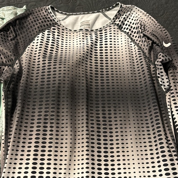 2 Nike Pro therma fit tops - Picture 2 of 4